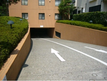 アピカ成城サンク 駐車場