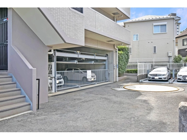 ライオンズマンション京王永山 駐車場