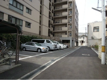 シャルマンフジあべの松崎町 駐車場