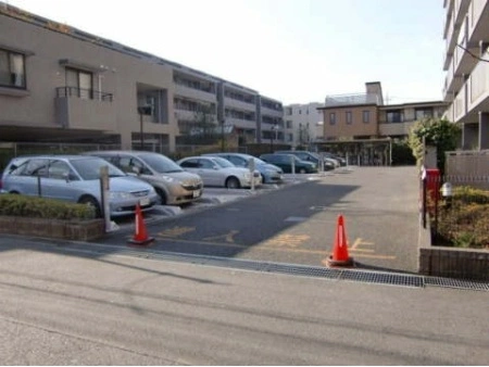 元住吉リリエンハイム弐番館 駐車場