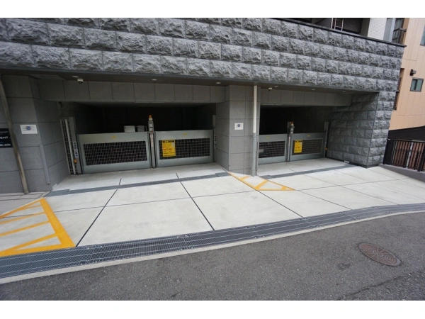 プレサンス神戸元町 駐車場