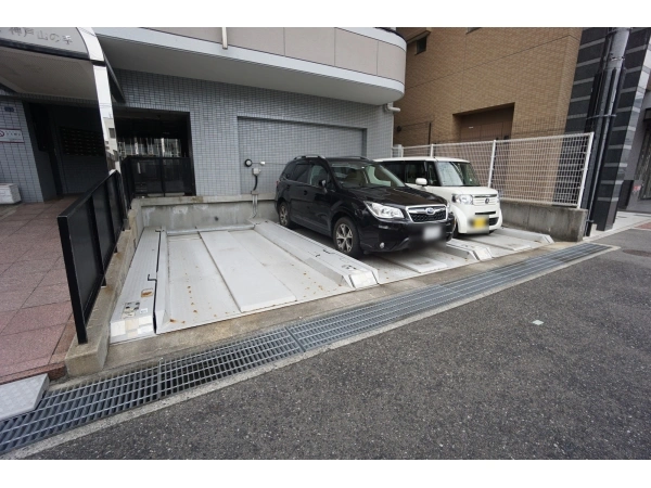 リブコート神戸山の手 駐車場