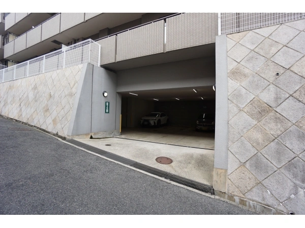 ディオレ新神戸 駐車場