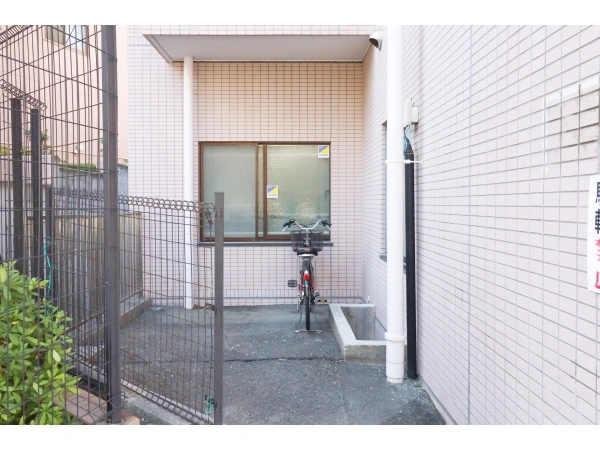 カーネ小日向 敷地内