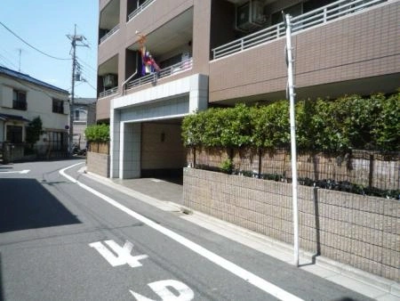 サニーコート氷川台 駐車場