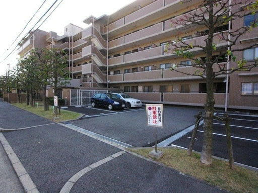 ステイツ西宮若草町 駐車場