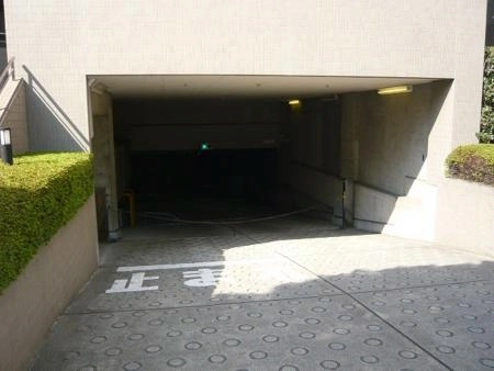 西早稲田シティタワー 駐車場