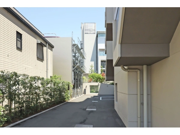 ライオンズ横濱仲町台ヴィアーレ 駐車場