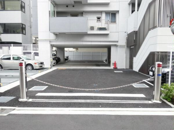 パークナード江坂垂水町 駐車場