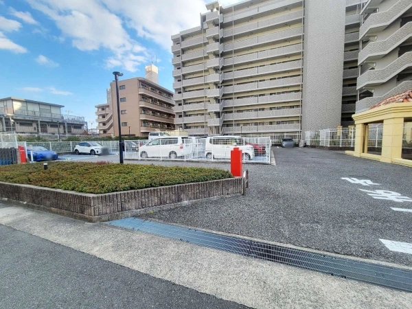 エスリード伊丹南本町 駐車場