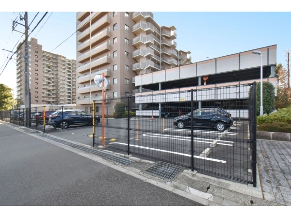 エステ・スクエア小田急相模原 駐車場