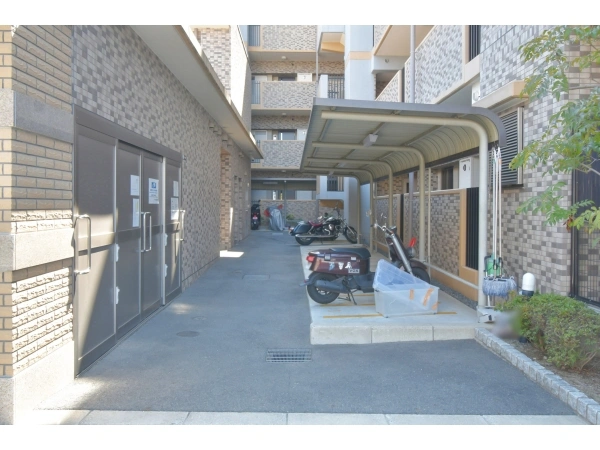 パデシオン桃山南口駅前 バイク置場