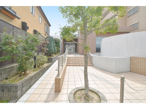 ネバーランド西京極 エントランス