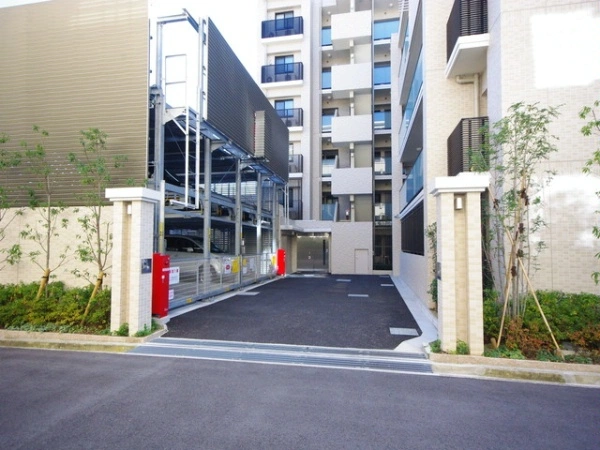 ローレルコート甲子園口 駐車場