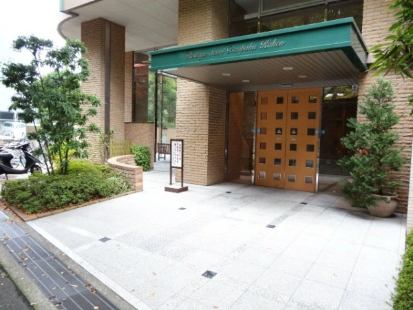 レスタージュ千里万博公園 エントランス