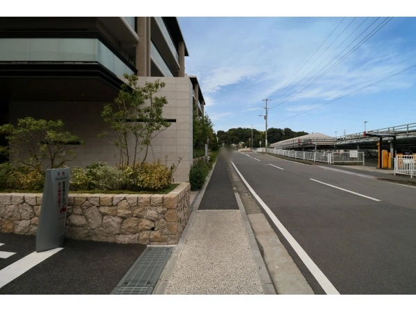 ルネ横浜戸塚 前面道路