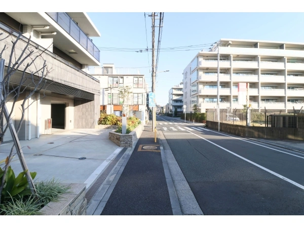 ガーラ・レジデンス横浜上大岡 前面道路