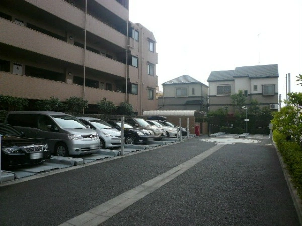 クレッセント稲田堤 駐車場