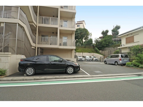 ヴェレーナ横濱　掃部山公園 駐車場