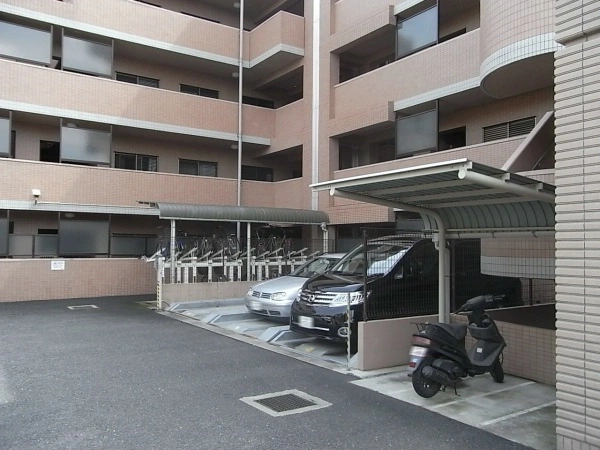 レリアコート中野島 駐車場