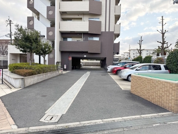 ユニ・アルス　ジーサイドプレジオ 駐車場