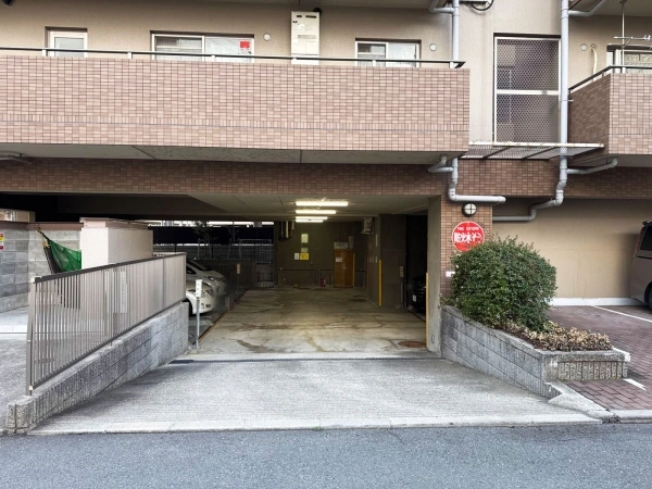 プライムコート高槻総持寺 駐車場