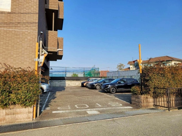 ソレイユ伊丹 駐車場