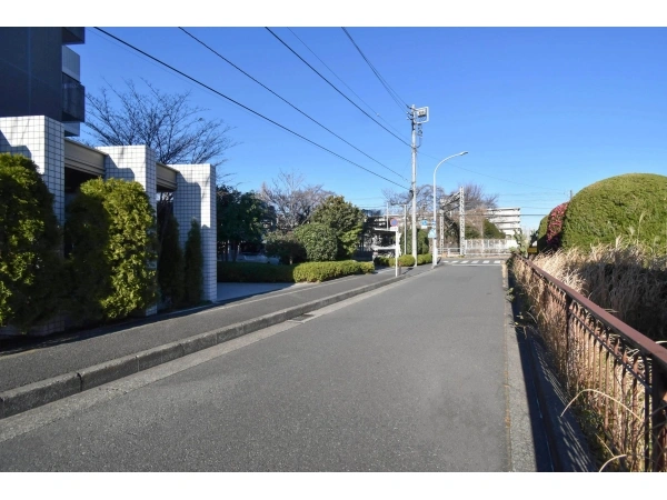 クオス林間公園 前面道路