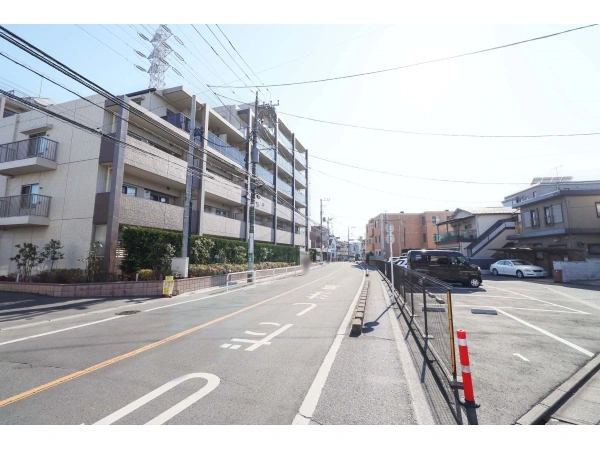 パレステージ江北III西館 前面道路