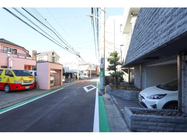 トーシンフェニックス高円寺クアトロ 前面道路