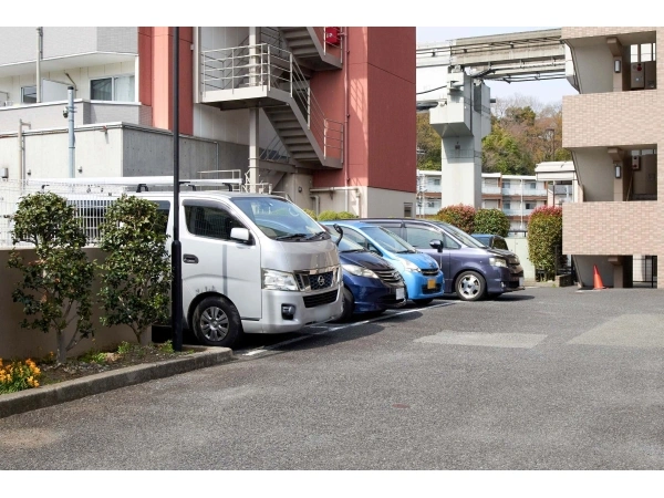 サンライズ多摩センター 駐車場