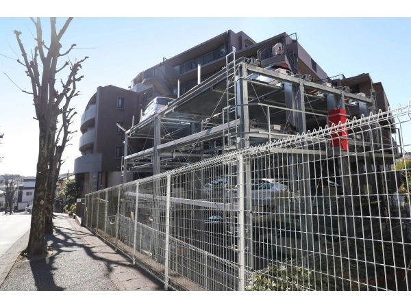 ビッグヴァン片倉西 駐車場