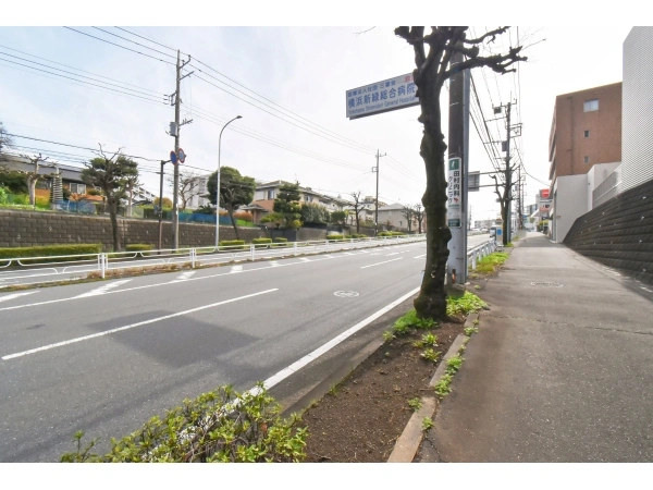 ブランズ横浜十日市場 前面道路