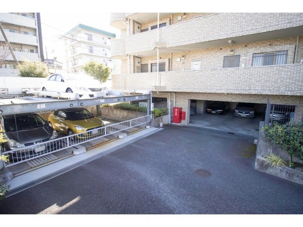 鴨居第2ローヤルコーポ 駐車場