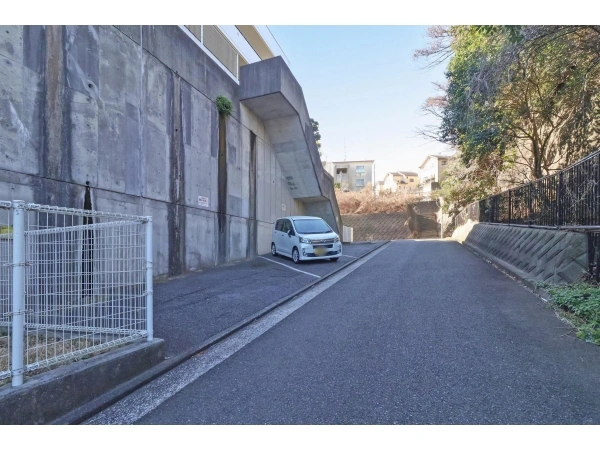 湘南鷹取ミセスカーム 駐車場