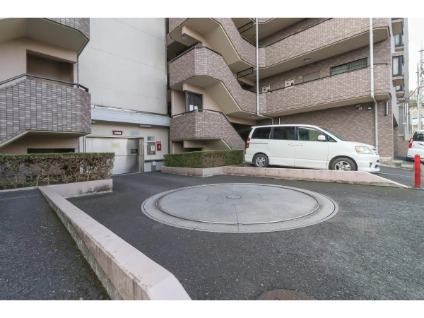 磯子パインプロムナード 駐車場