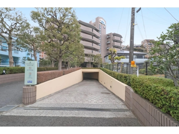 日神グランパレス根岸森林公園 駐車場