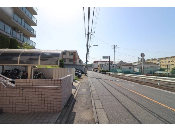 コスモ横浜小机セカンドウイング 前面道路