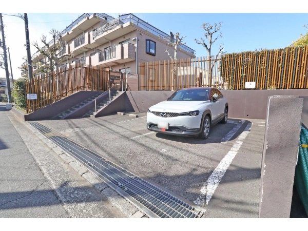 グランビスタ横浜三ツ沢 駐車場