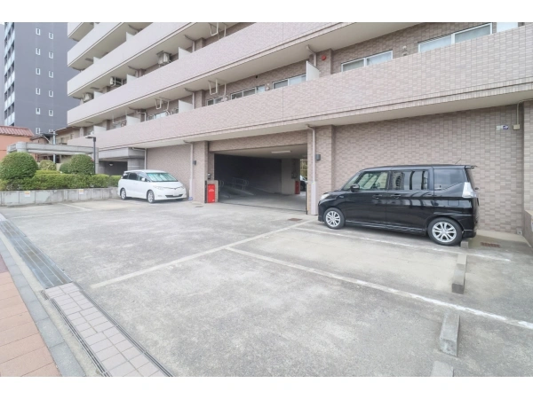 レクセル新子安 駐車場