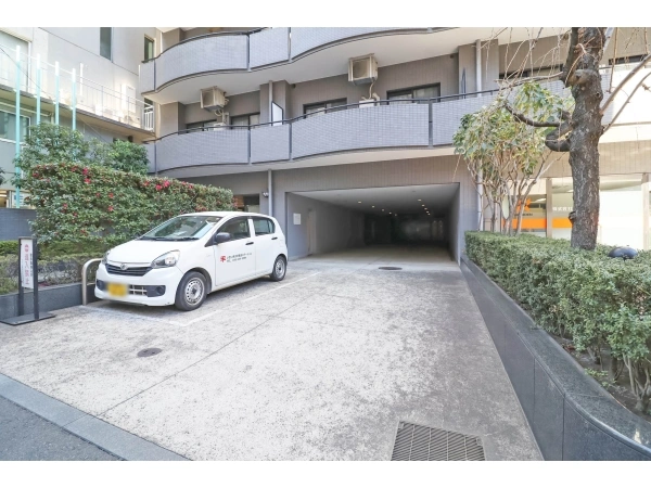 ラウム横浜台町 駐車場