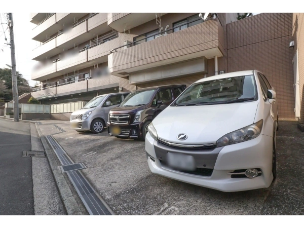 グレイスコート横浜大口 駐車場
