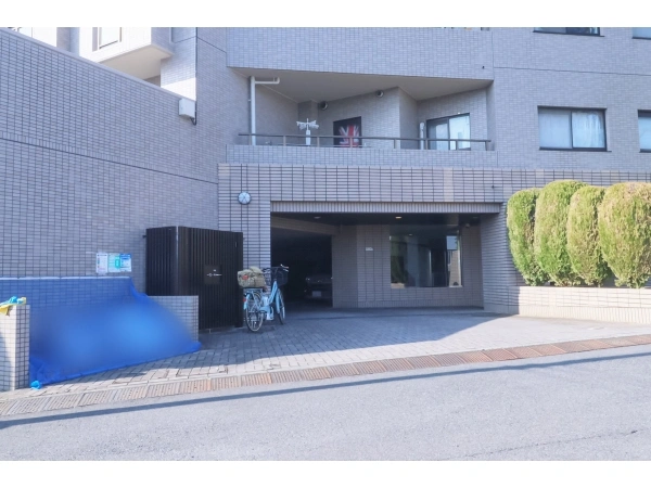 サーパス市ヶ尾 敷地内