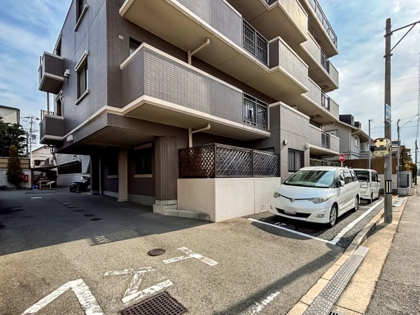 ユニライフ浜甲子園 駐車場