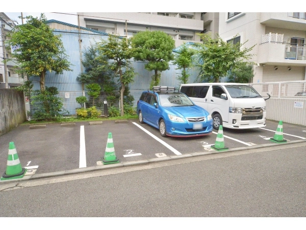 コスモ横浜吉野町 駐車場