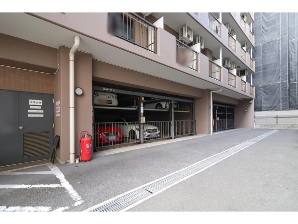 横浜吉野町オーシャンハイツ 駐車場