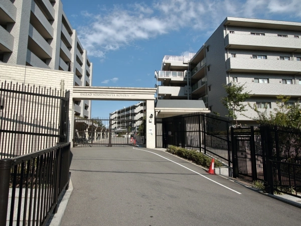 エスリード西宮甲陽園 エントランス