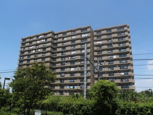 ローヤルシティ鴨居・七番館 外観