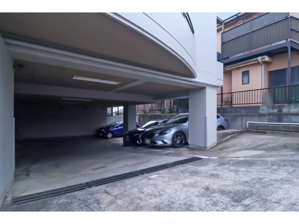 クレドール宮前平 駐車場