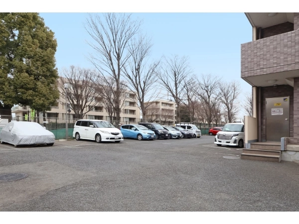 セントエルモ宮前平 駐車場